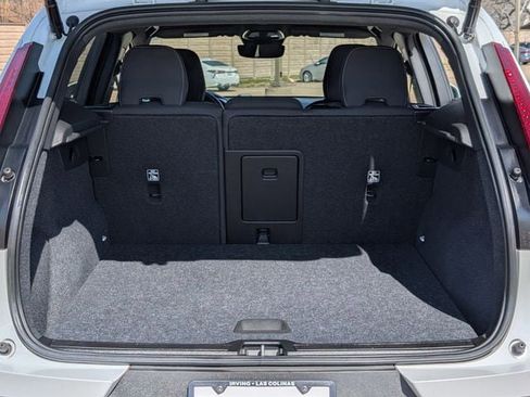 Used 2023 Volvo XC40 B5 Core image 26