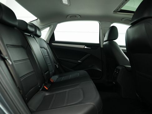 Used 2022 Volkswagen Passat 2.0T SE image 34