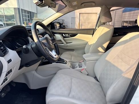 Used 2021 Nissan Rogue Sport SV image 12