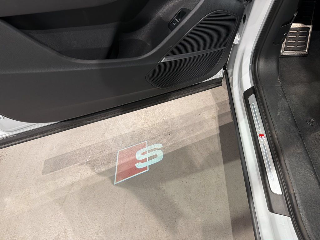 Used 2025 Audi SQ7 Prestige AWD/4WD image 14