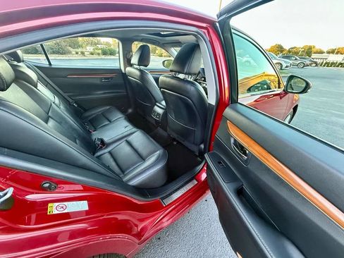 Used 2015 Lexus ES 300h image 7