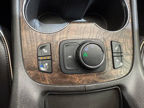 Used 2021 GMC Acadia Denali w/ Denali Technology Package FWD image 39