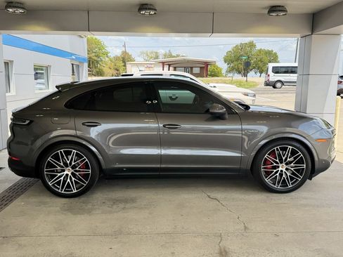 Used 2026 Porsche Cayenne S AWD/4WD image 3