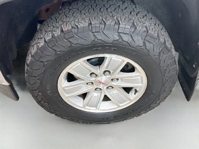 Used 2014 GMC Sierra 1500 SLE w/ SLE Value Package AWD/4WD image 28