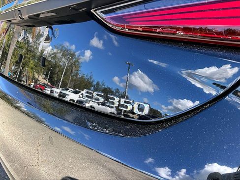 Used 2024 Lexus ES 350 w/ Premium Package image 9