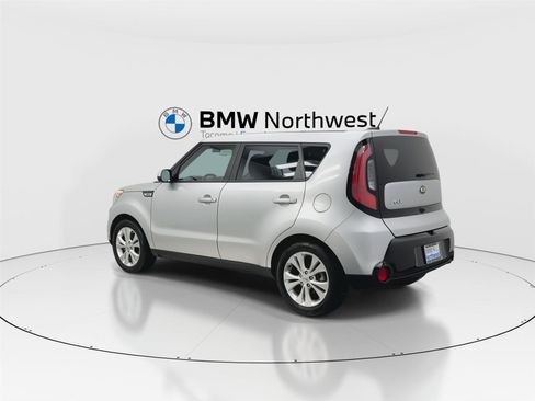Used 2016 Kia Soul + image 12
