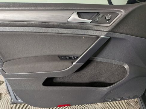 Used 2019 Volkswagen Golf S image 16