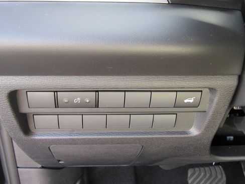 New 2025 Mitsubishi Outlander SE image 21