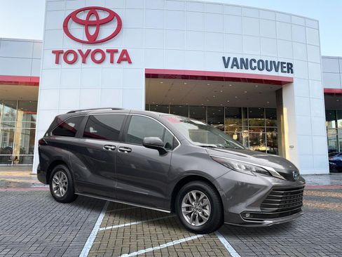 Certified 2025 Toyota Sienna XLE FWD image 1