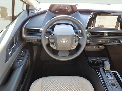 Used 2023 Toyota Prius XLE image 14