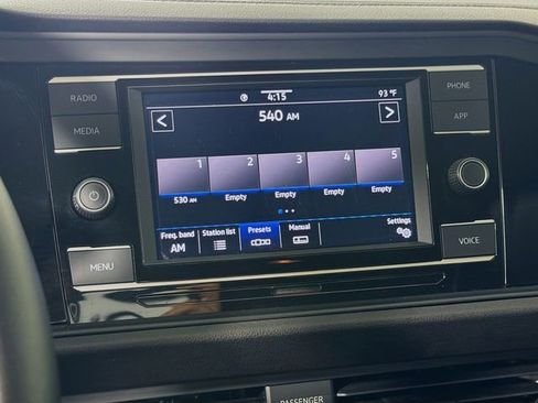 Used 2022 Volkswagen Jetta SE FWD image 16