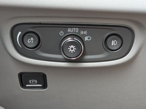 Certified 2023 GMC Terrain SLT FWD image 24