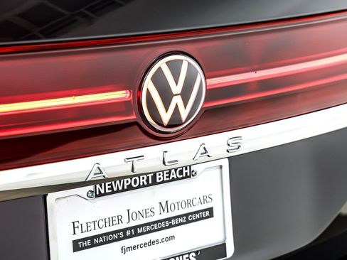 Used 2024 Volkswagen Atlas SE w/ Panoramic Sunroof Package image 10