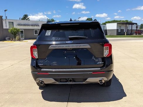 Used 2024 Ford Explorer XLT w/ Equipment Group 202A AWD/4WD image 4