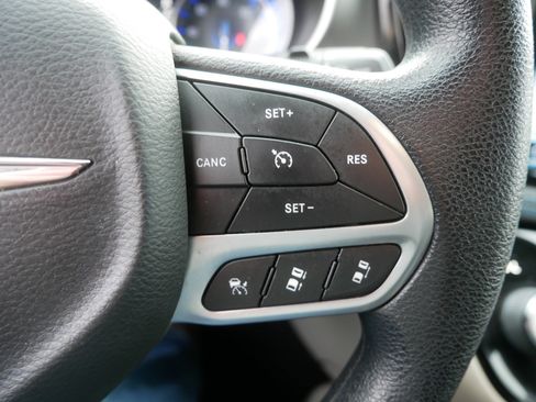 Certified 2021 Chrysler Pacifica Touring FWD image 23