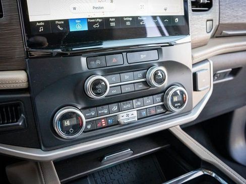 Used 2024 Ford Expedition Limited image 24