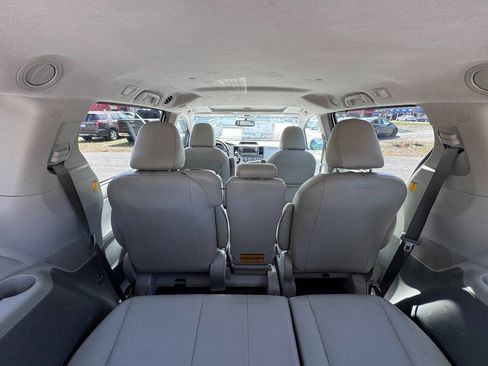 Used 2013 Toyota Sienna XLE FWD image 40