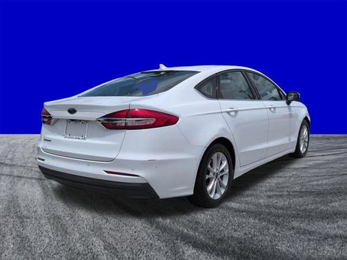 Used 2020 Ford Fusion SE FWD image 4
