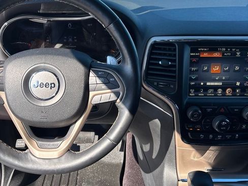 Used 2017 Jeep Grand Cherokee Limited AWD/4WD image 14