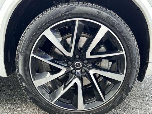 Certified 2023 Volvo XC90 B6 Plus w/ Protection Package Premier image 13