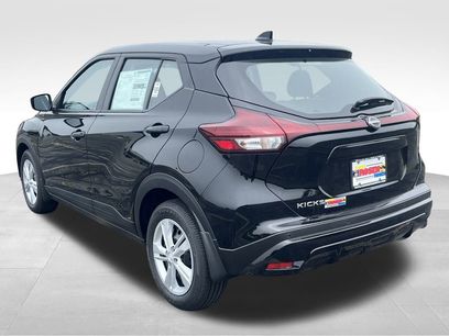 New 2025 Nissan Kicks Play S