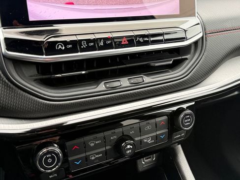 Used 2024 Jeep Compass Trailhawk image 34