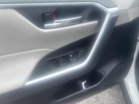 Used 2021 Toyota RAV4 XLE image 18