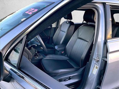 Used 2022 Volkswagen Tiguan SE w/ Panoramic Sunroof Package FWD image 26