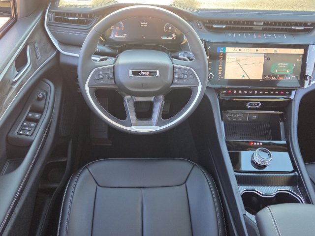 New 2027 Jeep Grand Cherokee Limited RWD image 7