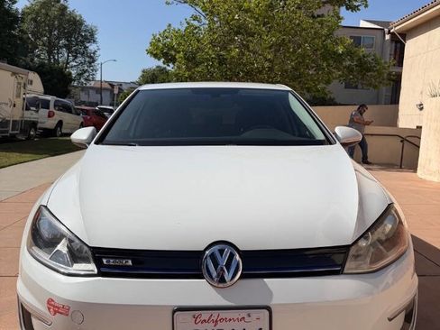 Used 2016 Volkswagen e-Golf SE w/ DC Fast Charging Package image 5