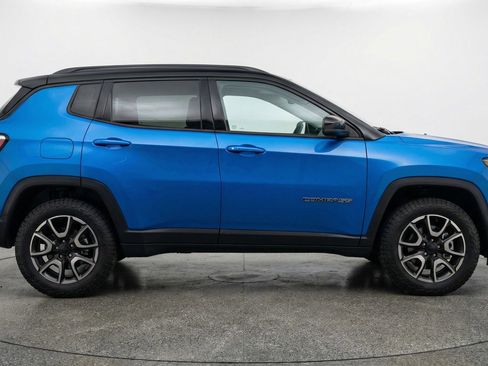 Used 2025 Jeep Compass Trailhawk AWD/4WD image 11