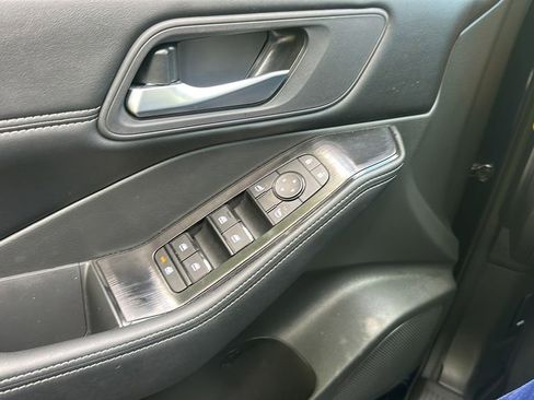 Used 2025 Nissan Rogue SV w/ SV Premium Package image 23