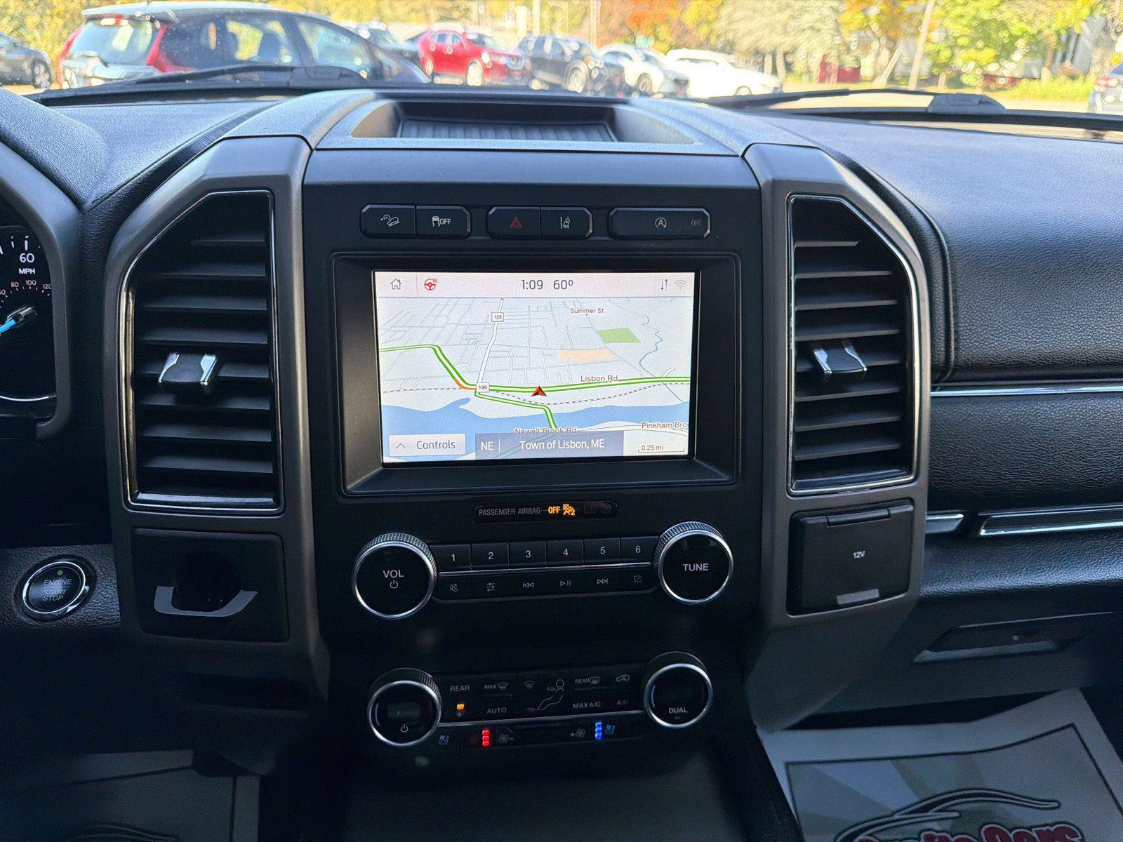 Used 2020 Ford Expedition Max XLT w/ Equipment Group 202A AWD/4WD image 18