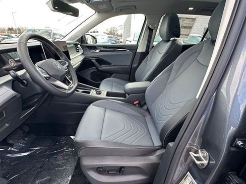 New 2026 Volkswagen Tiguan SE image 25