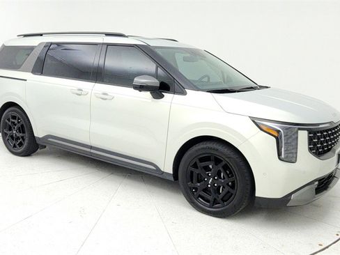 Used 2025 Kia Carnival SX Prestige image 8