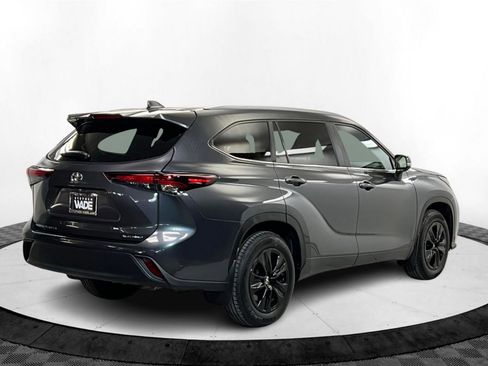 Used 2024 Toyota Highlander XLE image 6