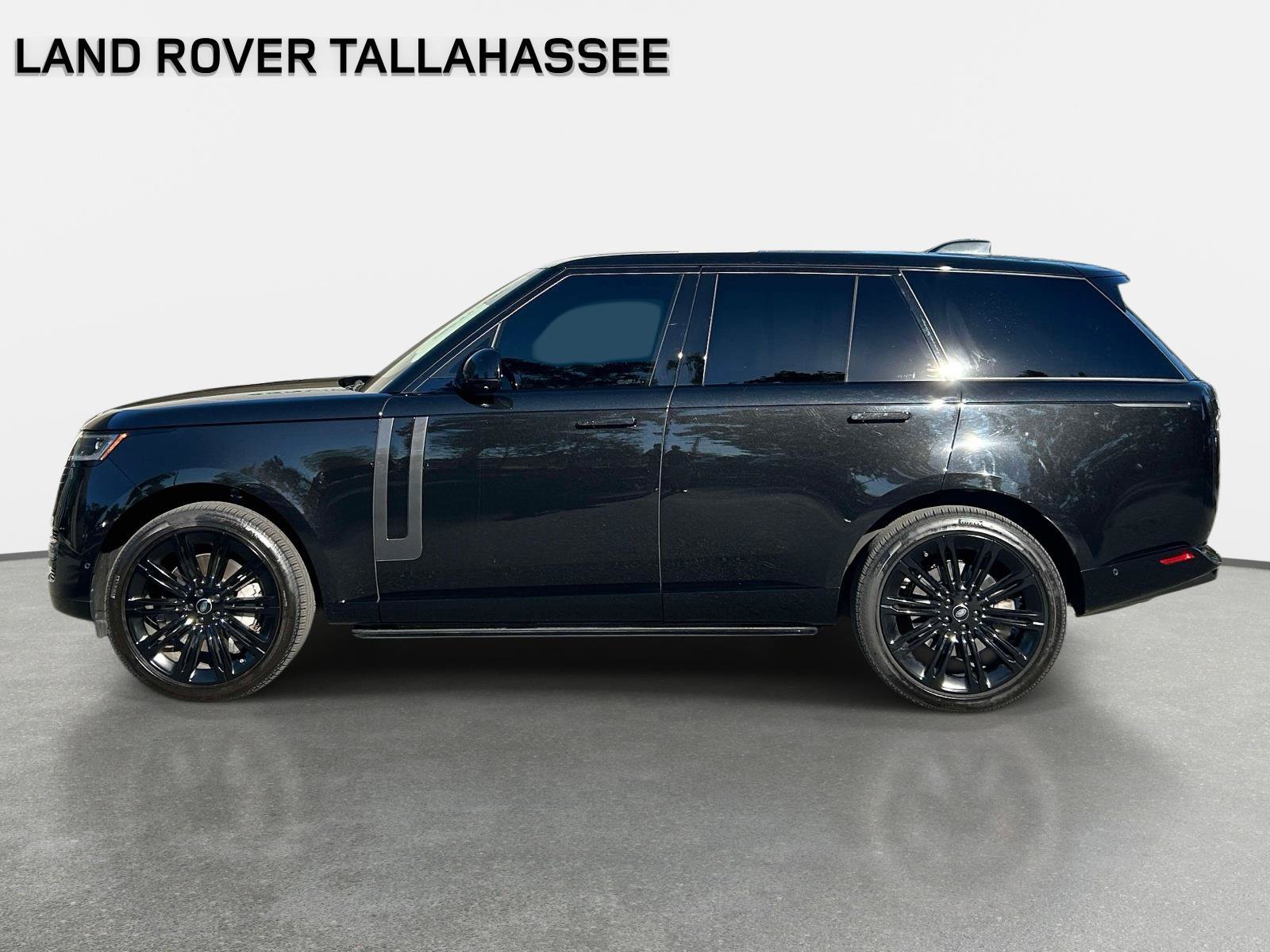 Used 2025 Land Rover Range Rover SE AWD/4WD image 8