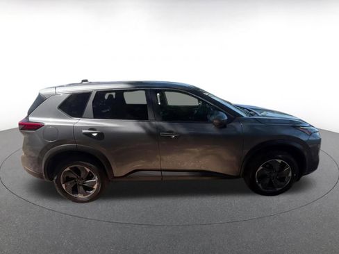 Used 2025 Nissan Rogue SV FWD image 16