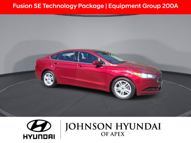 Used 2018 Ford Fusion SE w/ Fusion SE Technology Package FWD image 2