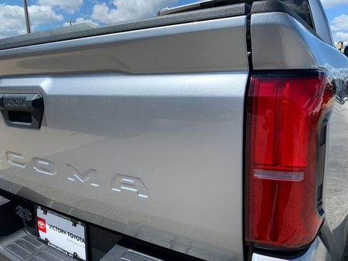 Used 2024 Toyota Tacoma TRD Off-Road AWD/4WD image 33