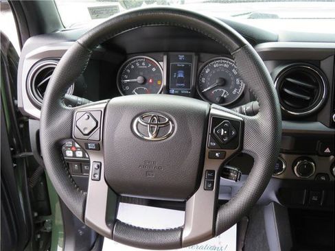 Used 2021 Toyota Tacoma TRD Off-Road image 10