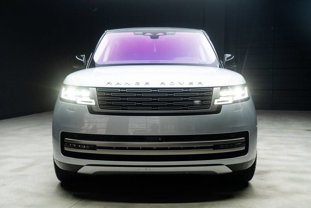 Used 2023 Land Rover Range Rover Long Wheelbase SE AWD/4WD image 3