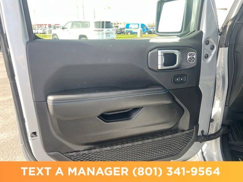 Used 2024 Jeep Wrangler High Altitude AWD/4WD image 10