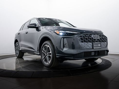 Certified 2025 Audi Q5 Premium w/ Convenience Package image 1