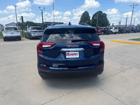 Used 2022 GMC Terrain SLE w/ Driver Convenience Package FWD image 5