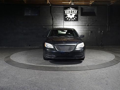 Used 2014 Chrysler 200 LX image 8
