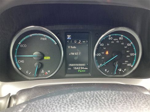 Used 2017 Toyota RAV4 SE image 16