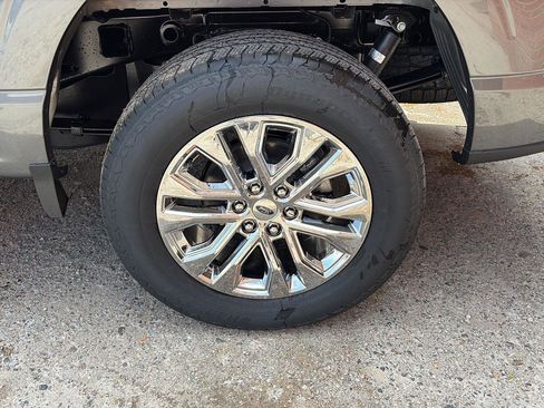 Used 2025 Ford F150 Lariat w/ Equipment Group 502A High image 4