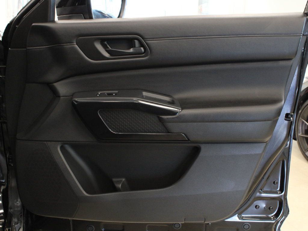 Used 2024 Nissan Pathfinder SV FWD image 16