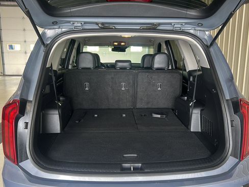 Used 2023 Kia Telluride LX FWD image 5